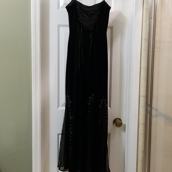 Dress - Picture 4 of 6